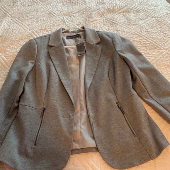 Blazer - Picture 1 of 2
